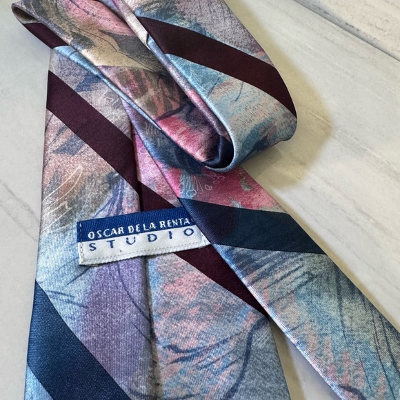 Oscar de la Renta Blue and Red Silk Tie - Picture 2 of 2